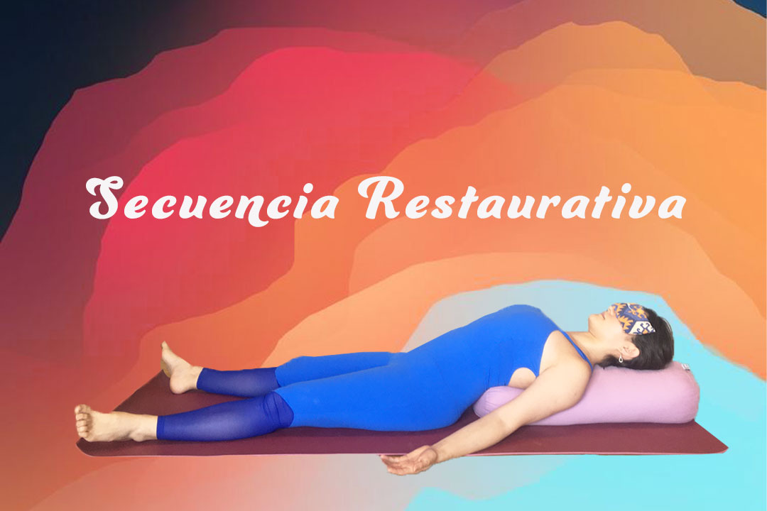 yoga restaurativo con implementos