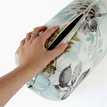 Cargar imagen en el visor de la galería, Bolster Romance